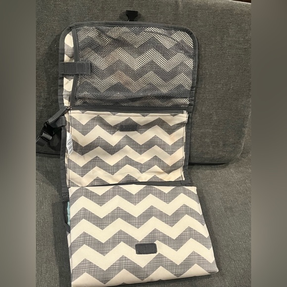 Skip Hop - Portable Changing Pad Pronto Clutch Baby / Infant Diaper Wipes Holder - Picture 6 of 13